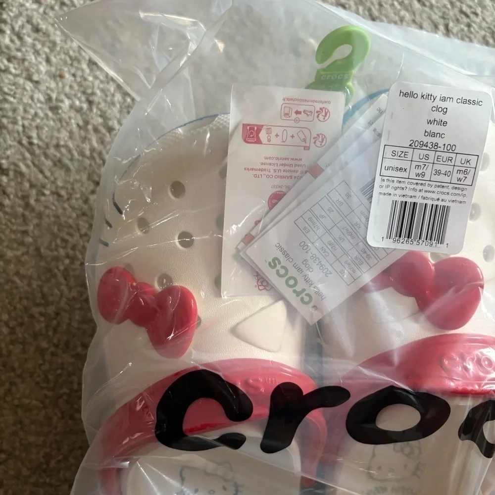 Hello Kitty Crocs Sandals NEW Women’s 9 Men’s 7 White Red Bow Shoes